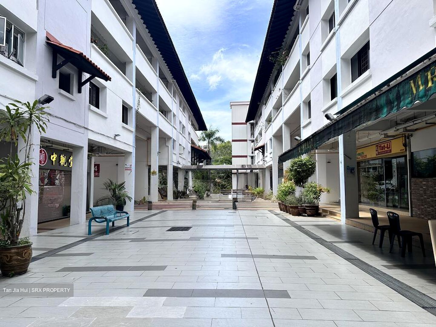 Bedok Reservoir Road (D16), Retail #516507361